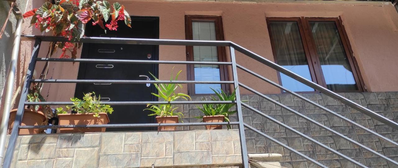 Family Apartament Lejlighed Tbilisi Eksteriør billede